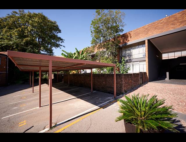 2 BEDROOM APARTMENT FOR SALE IN HALFWAY HOUSE